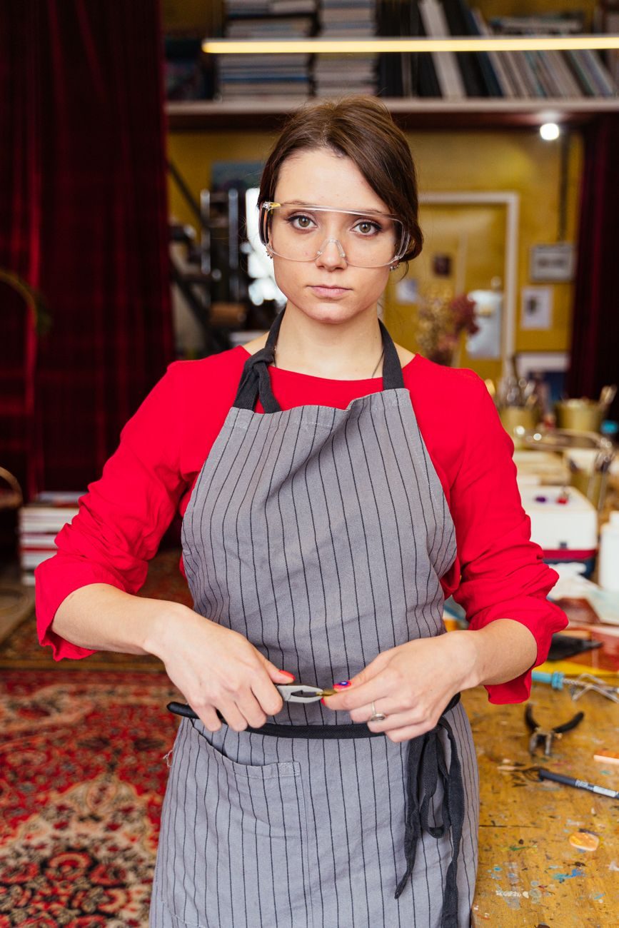 Schreinermeister in der Werkstatt